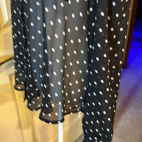 Sheer cold shoulder black&white two pockets on front long sleeve - Picture 9 of 9